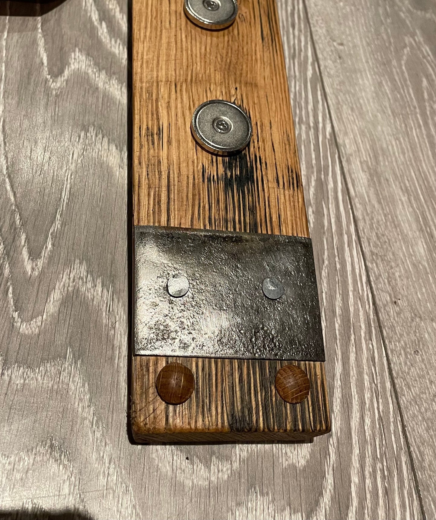 Whisky barrel stave Magnetic kitchen knife block