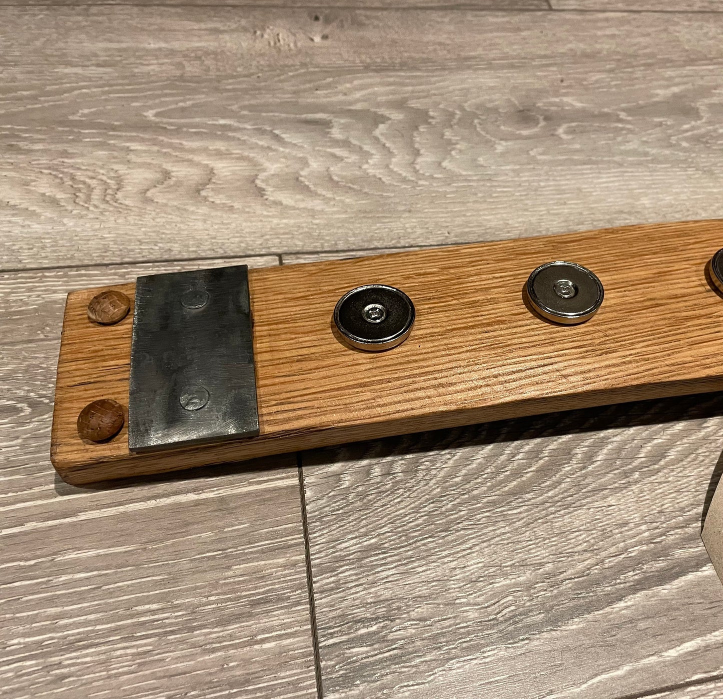 Whisky barrel stave Magnetic kitchen knife block