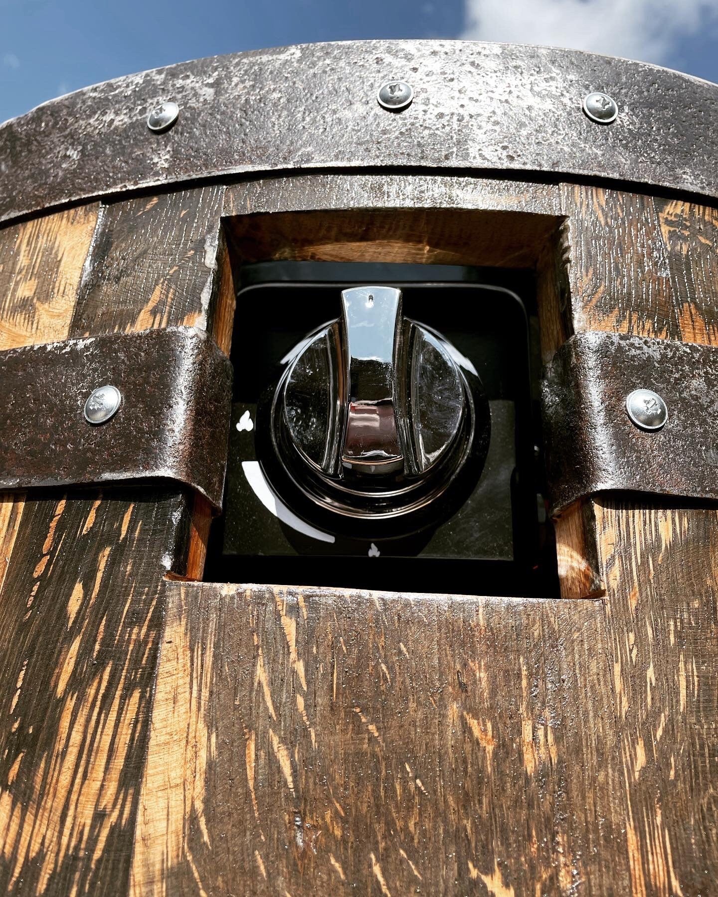 Whisky Barrel Gas Fire Pit. Outdoor fire . Garden fire . Barrel fire pit .