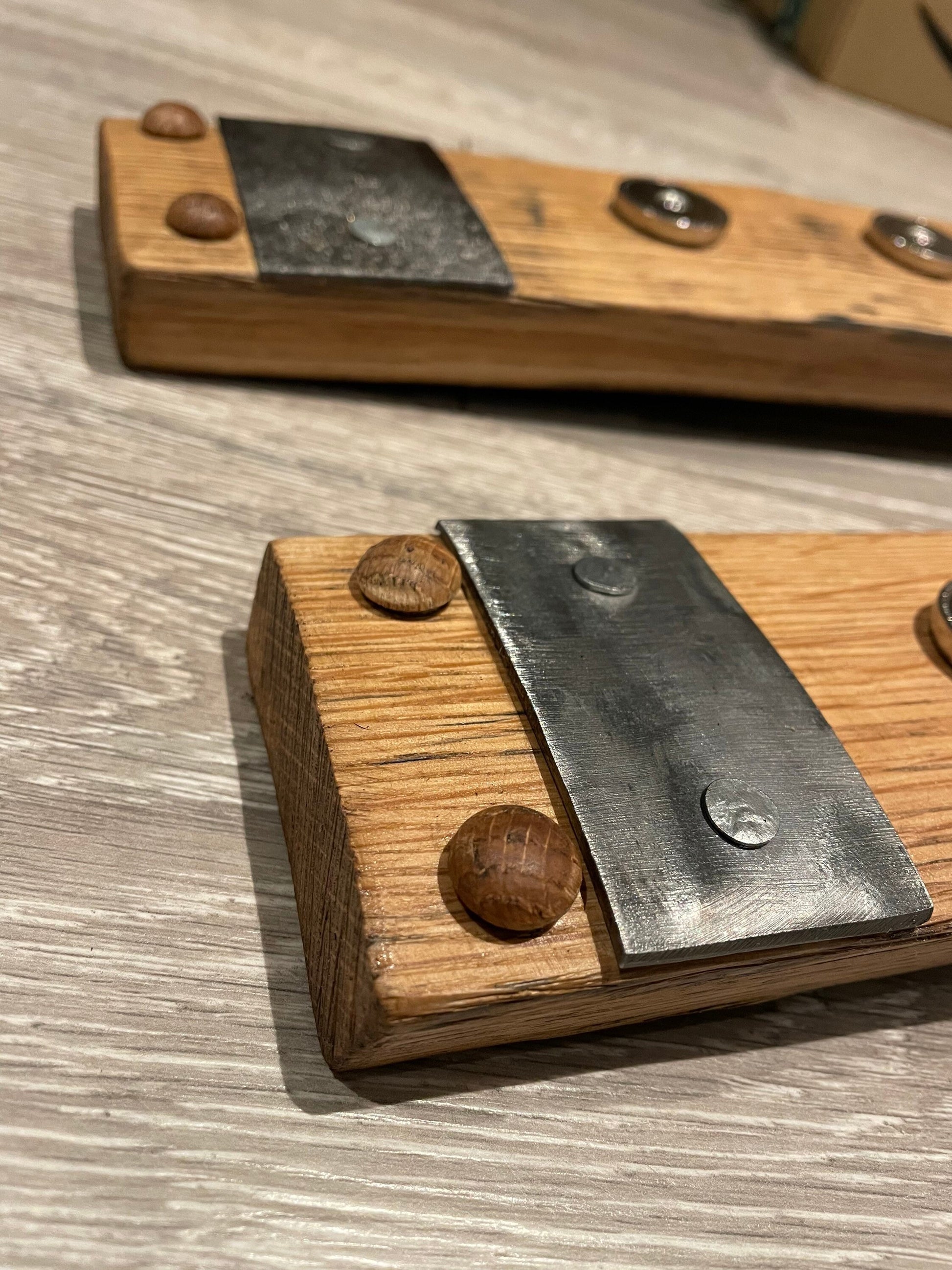 Whisky barrel stave Magnetic kitchen knife block