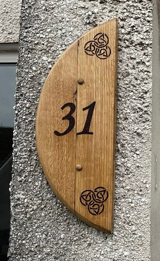 Whisky barrel front door number / door number plaque / house number